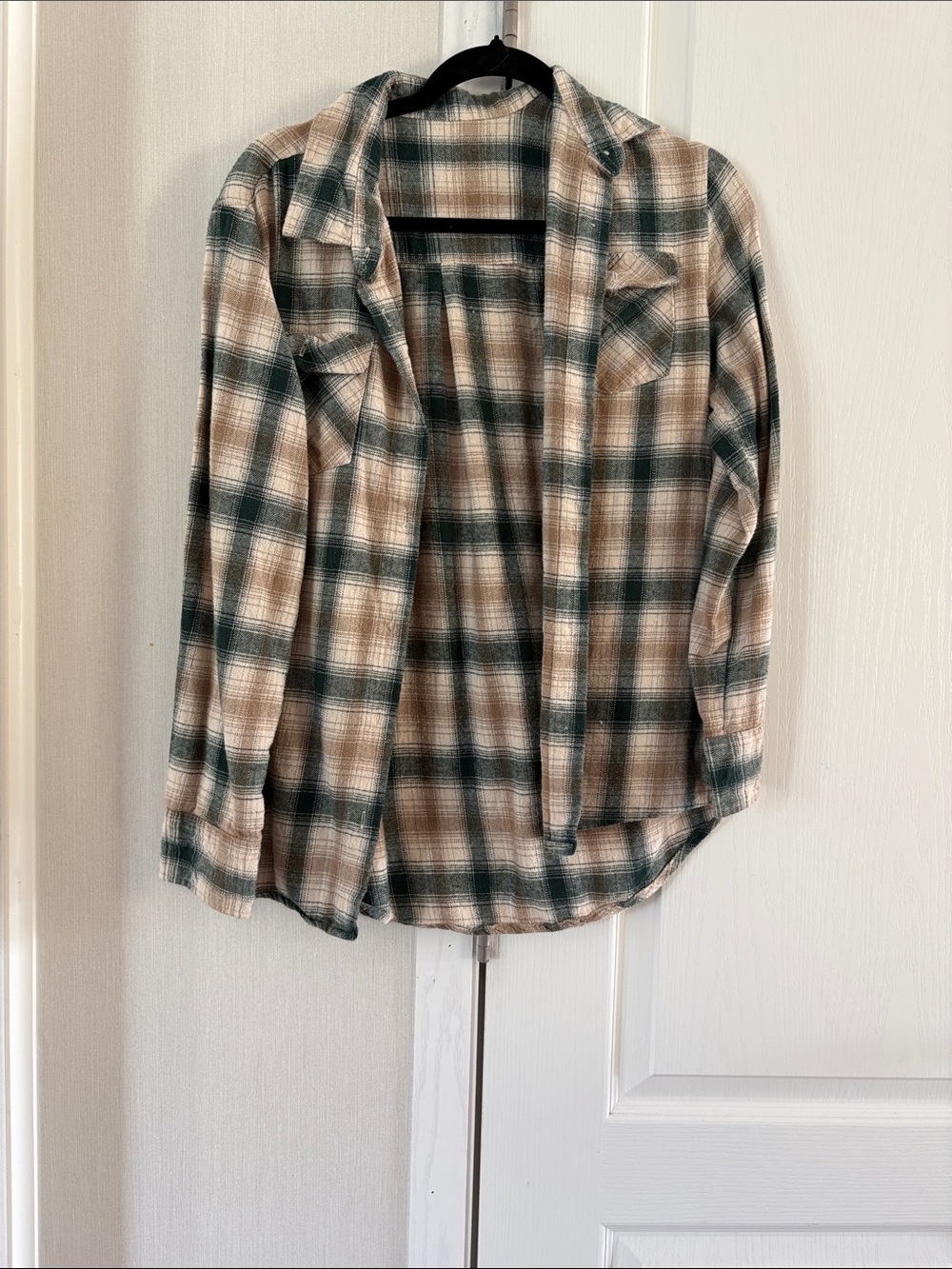 Classic Plaid Button-Up Shirt Jacket in Green and Cream
